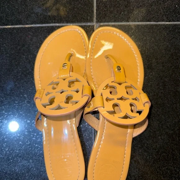 Tory Burch Tan Logo Sandals SZ 9 - Picture 4 of 5